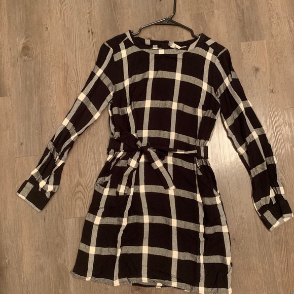 Dresses & Skirts - Long sleeve plaid dress.